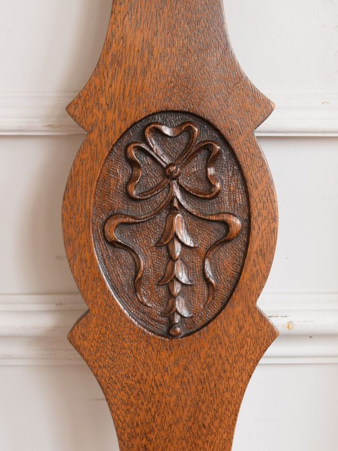 英国アンティークらしい装飾