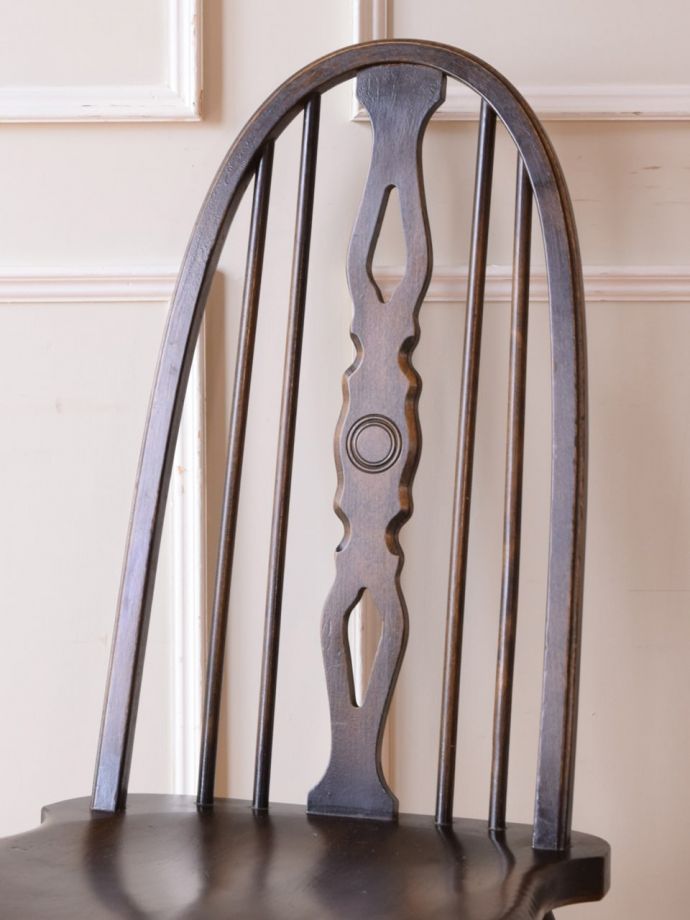 アンティークチェアの背もたれ