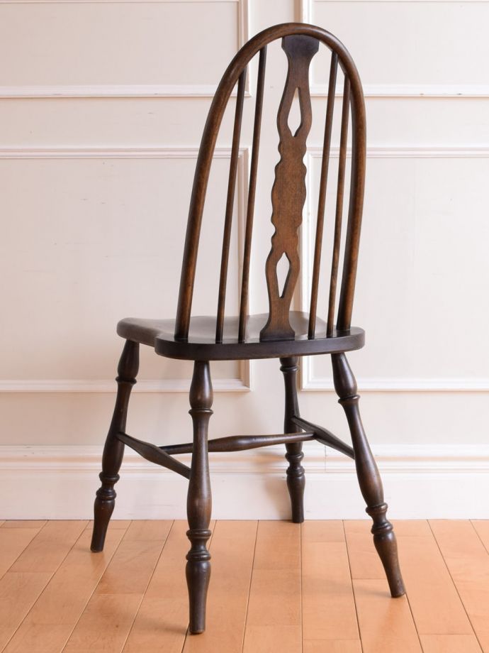 アンティークチェアの後ろ姿