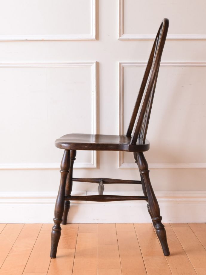 アンティークチェアの横顔