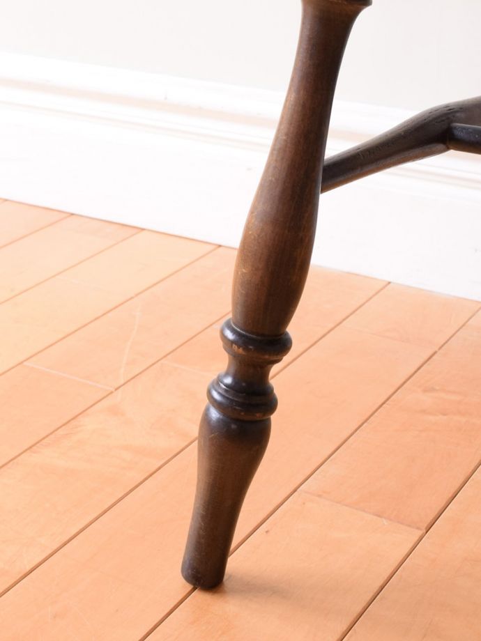 アンティークチェアの脚