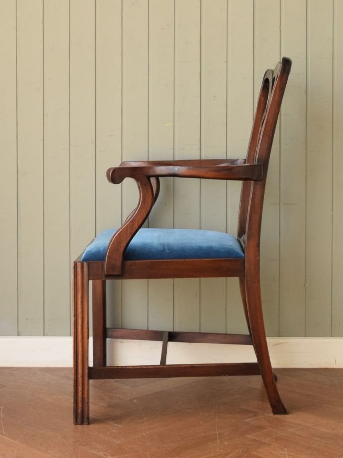 アンティークの椅子の側面