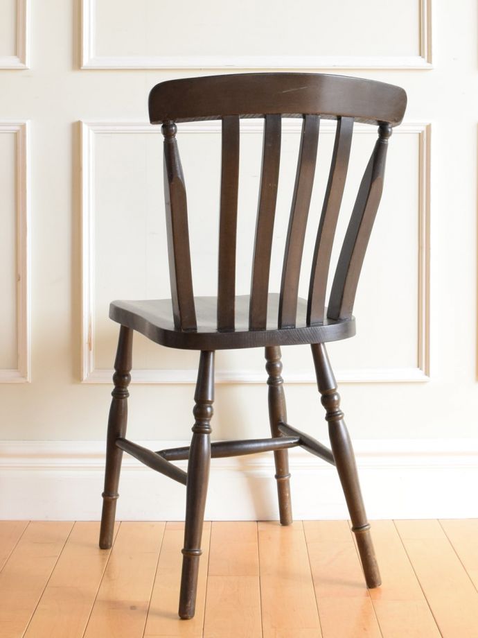 アンティークチェアの後ろ姿