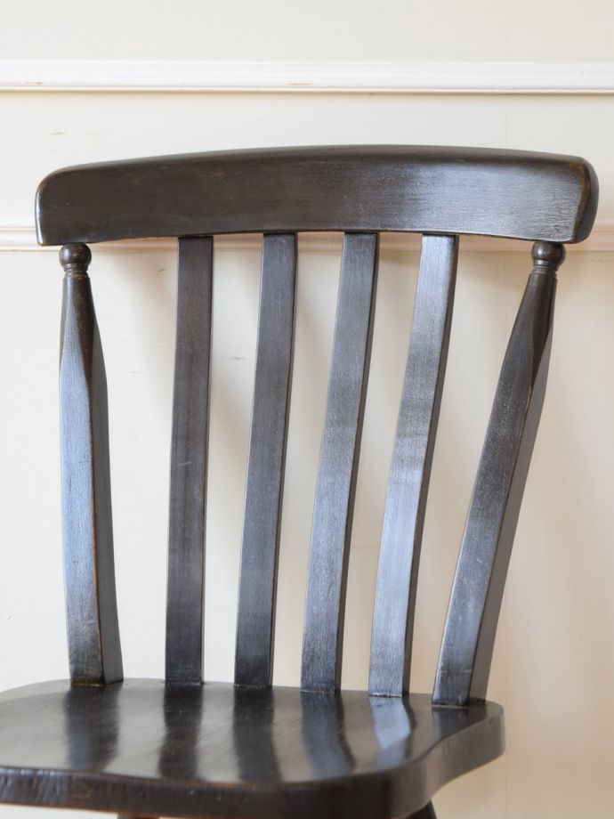 アンティークチェアの背もたれ