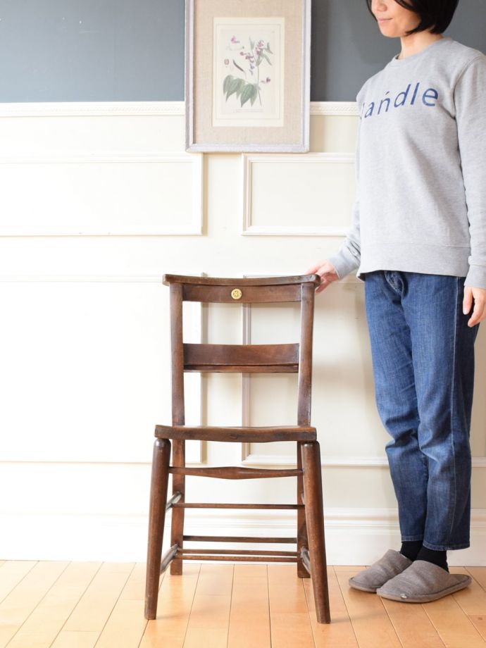 英国アンティークのチャーチチェア