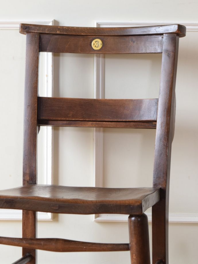 アンティークチェアの背もたれ