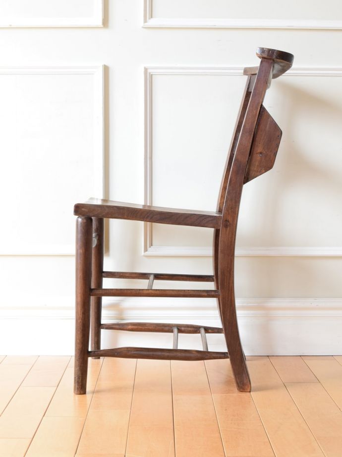 チャーチチェアの横顔