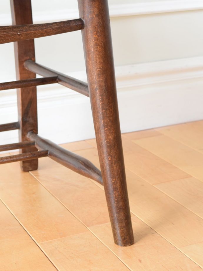 アンティークチェアの脚