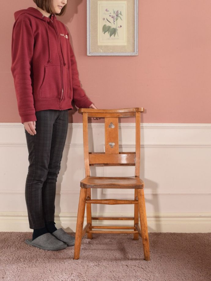 英国アンティークのチャーチチェア