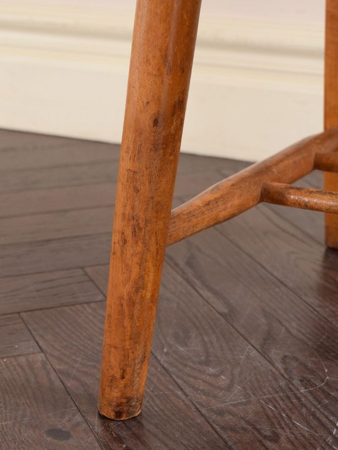 アンティークチェアの脚