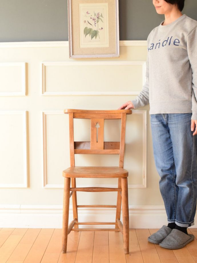 英国アンティークのチャーチチェア