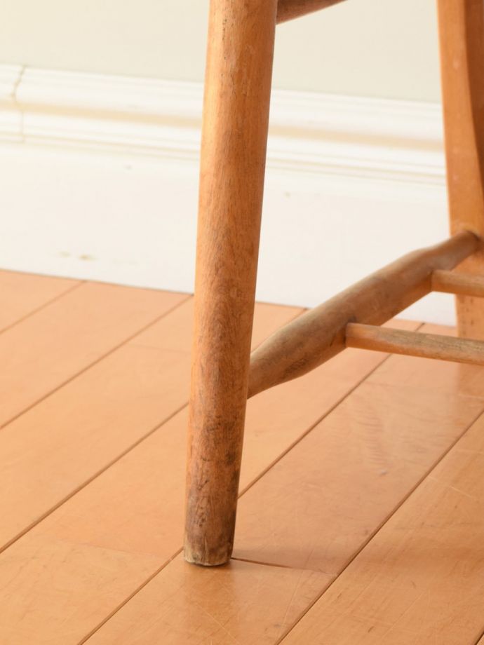 アンティークチェアの脚
