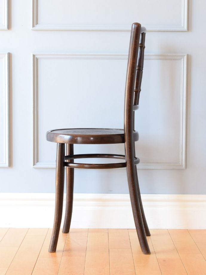 ベントウッドチェアの側面