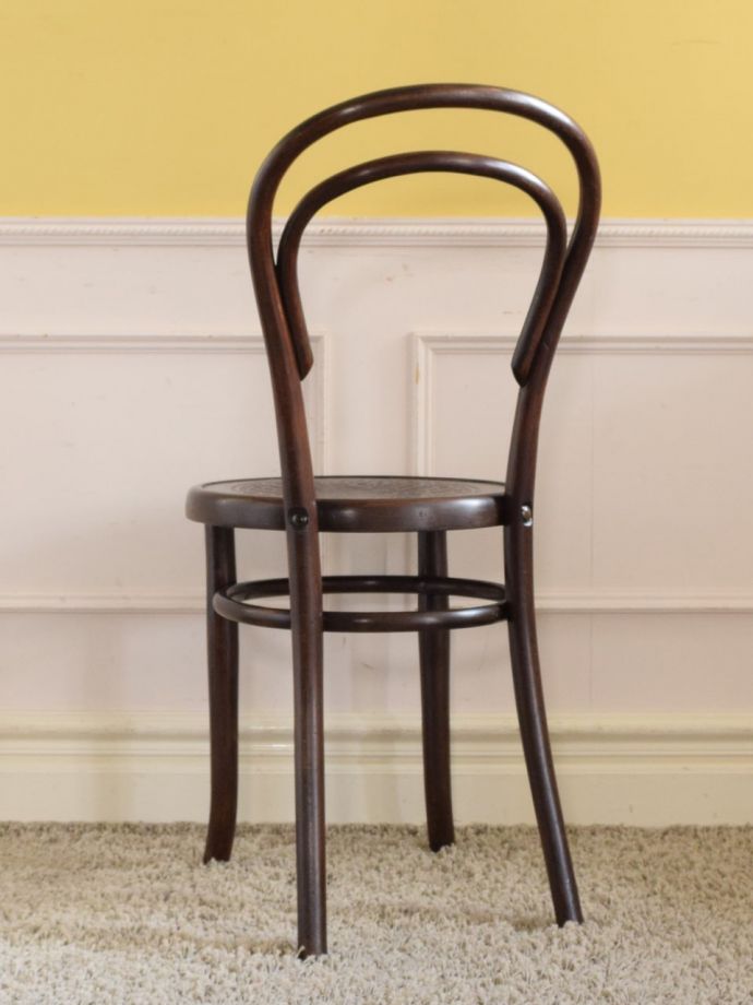 おしゃれな椅子、ベントウッドチェアの後ろ姿