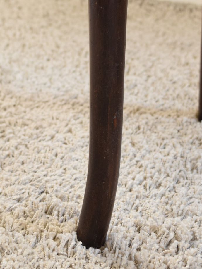 アンティークチェアの脚