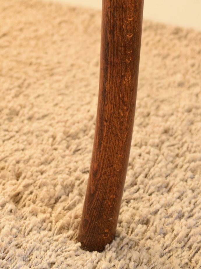 アンティークチェアの脚