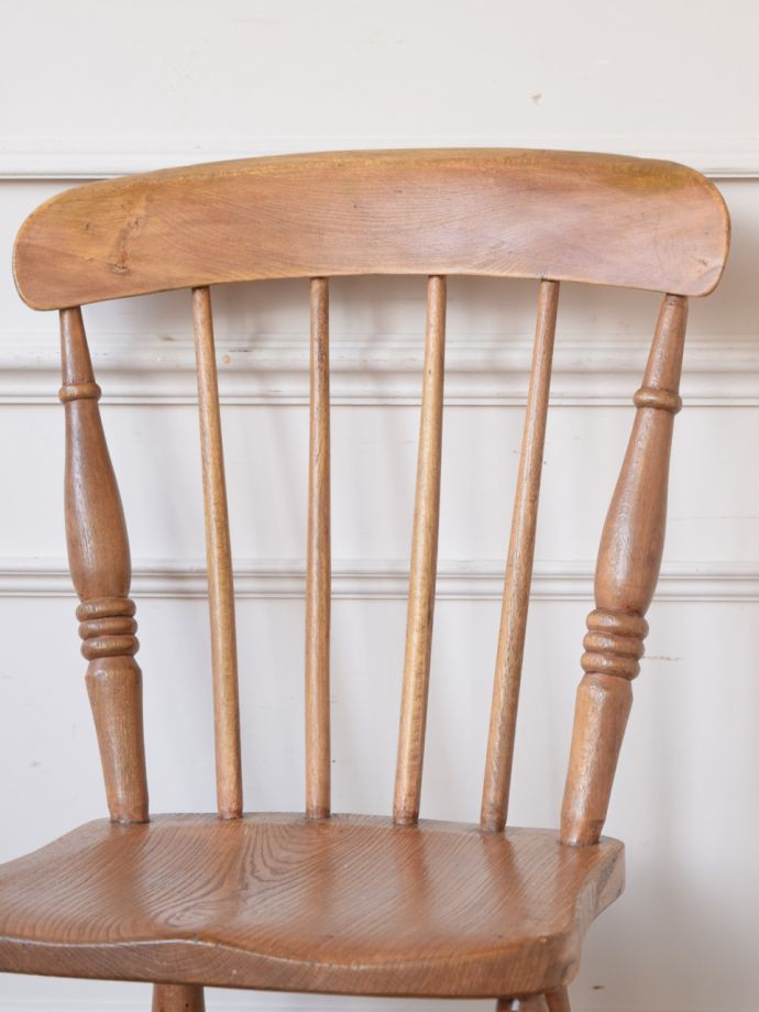 アンティークチェアの背もたれ