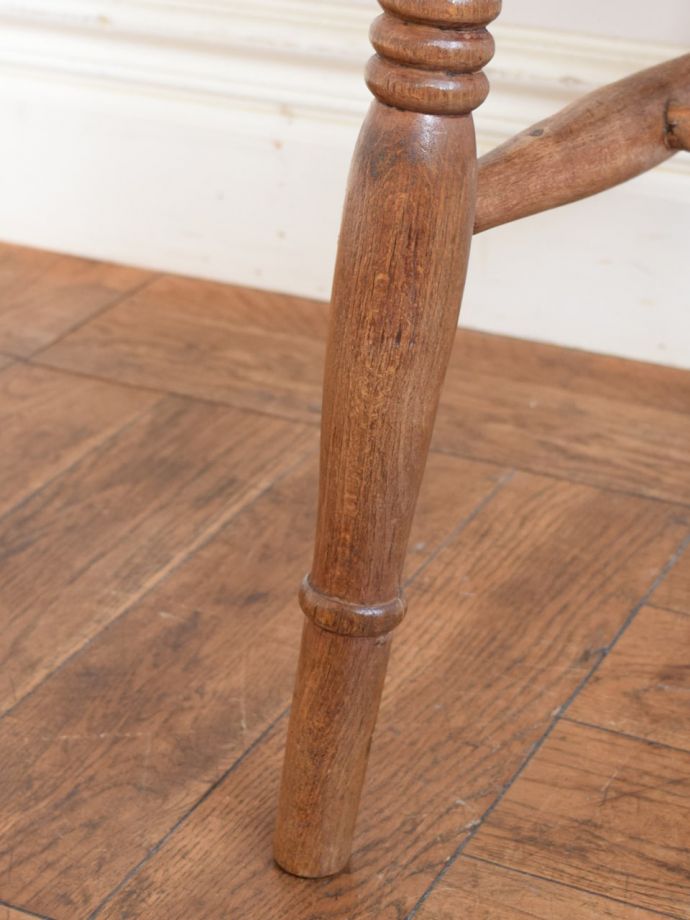 アンティークチェアの脚