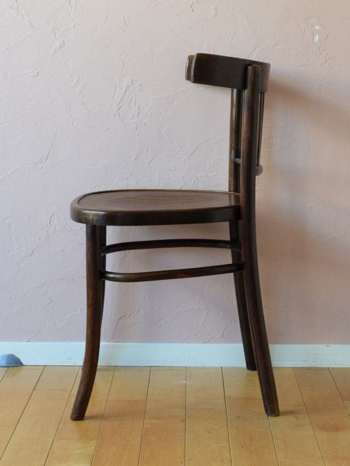 ベントウッドチェアの側面