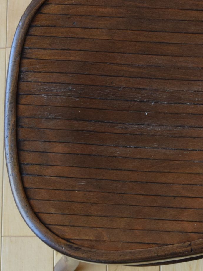 アンティークの椅子の座面の模様