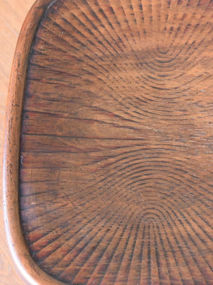 アンティークの椅子の座面の模様