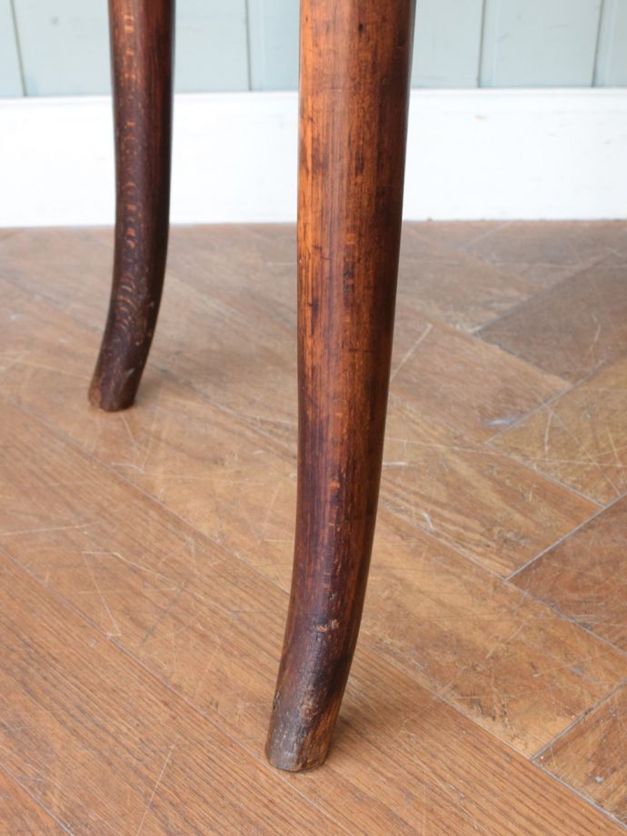 アンティークチェアの脚