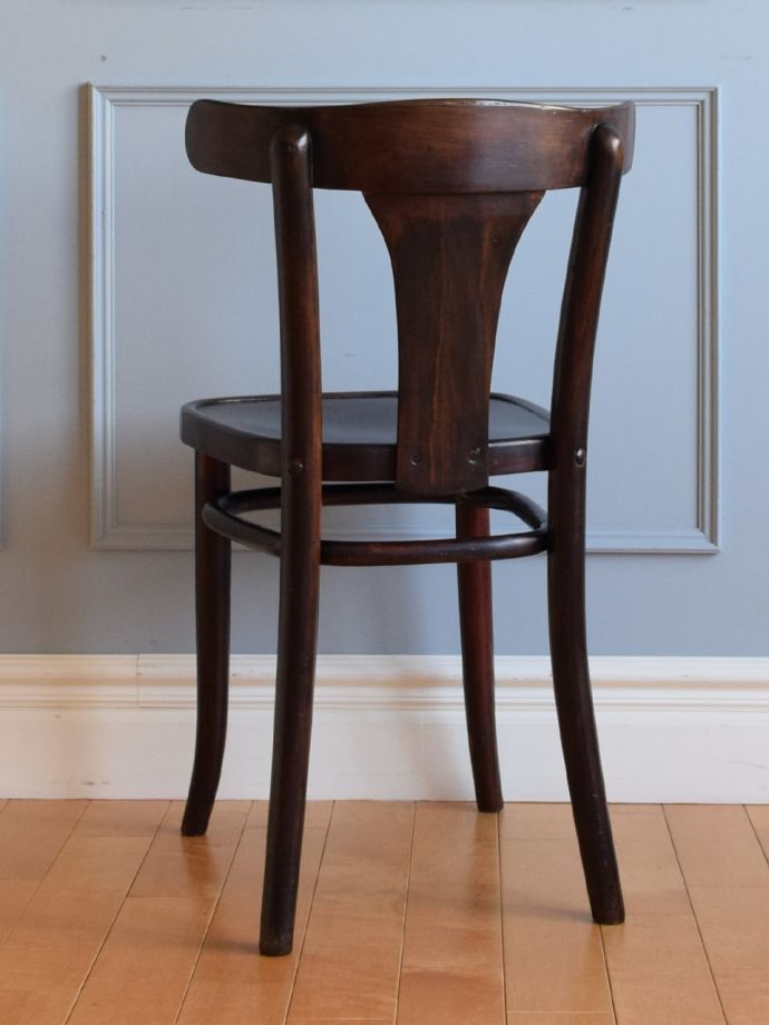 おしゃれな椅子、ベントウッドチェアの後ろ姿