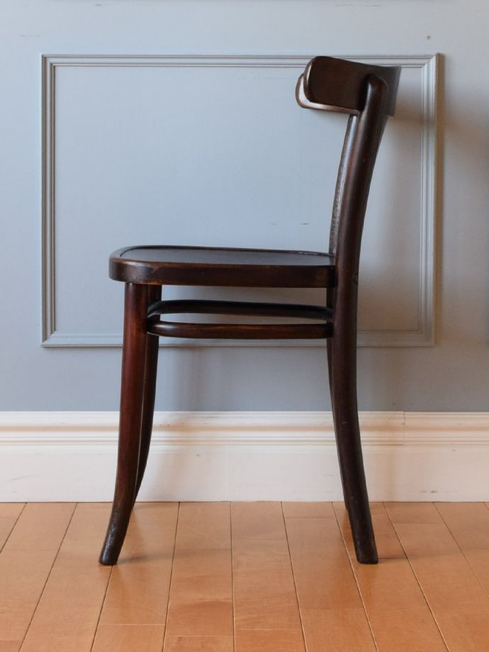 ベントウッドチェアの側面