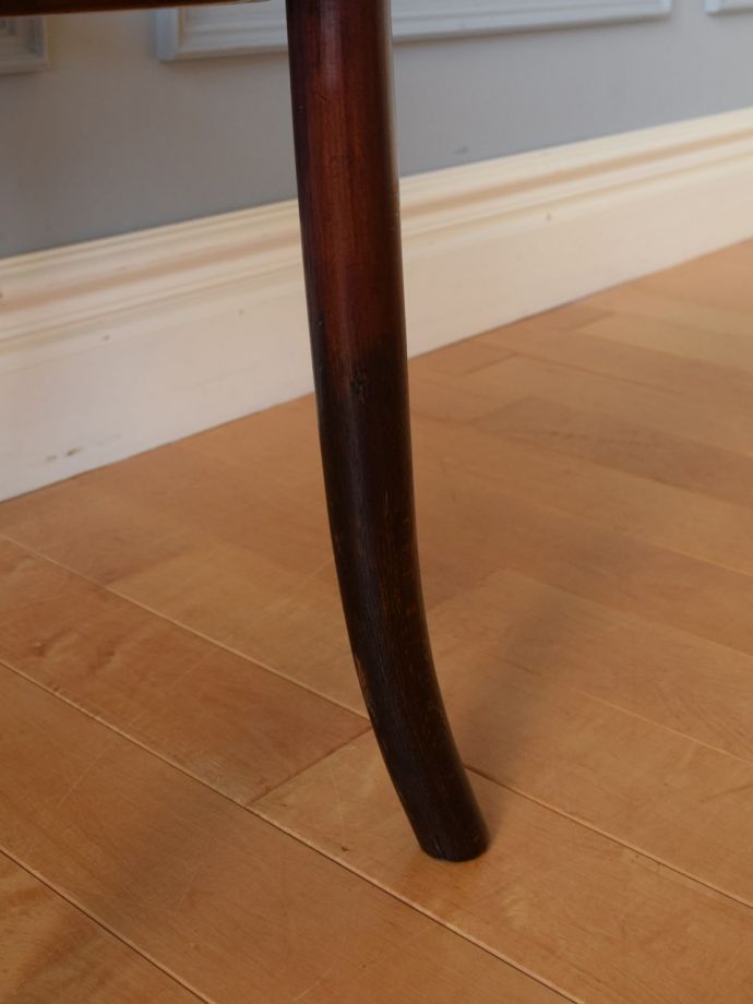 アンティークチェアの脚