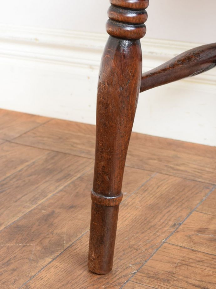 アンティークチェアの脚