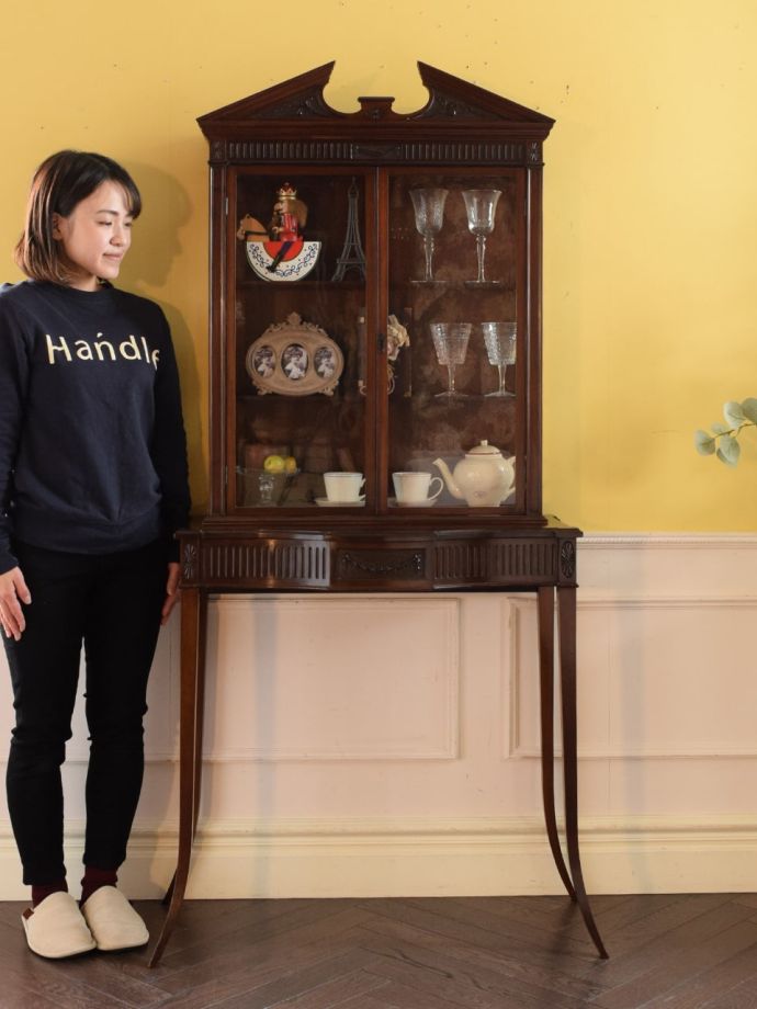 英国アンティークのガラスキャビネット