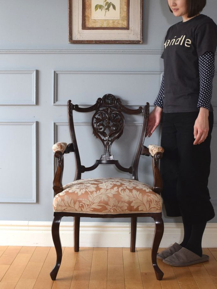 英国アンティークのサロンチェア