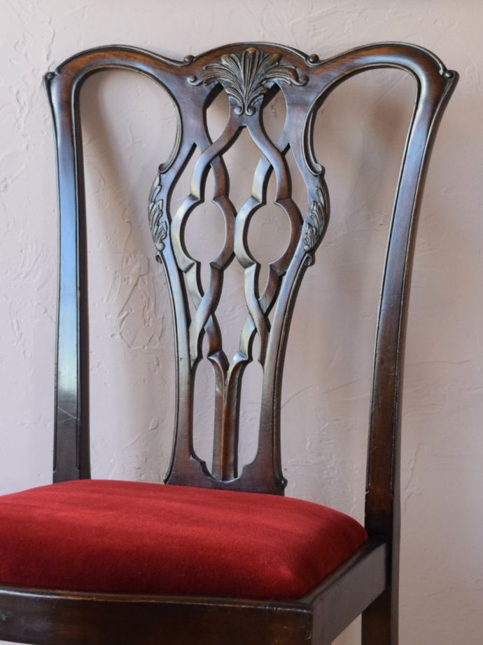 背もたれが美しいアンティークの椅子