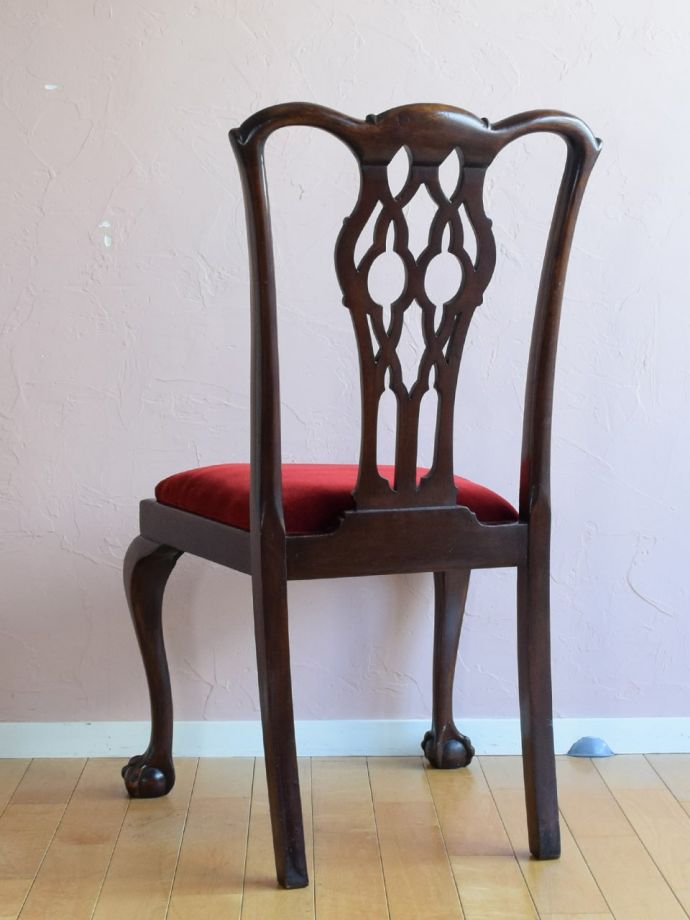 アンティークのサロンチェアの後ろ姿