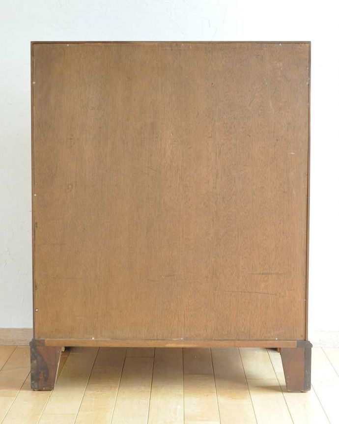 ビューロー　アンティーク家具　ウォルナット材のアンティーク英国輸入家具、美しい木目のライティングビューローデスク。※アンティークは新品ではないので、もちろん経年変化によるキズはありますが、専門の職人が目立たないようキレイにお直しをしているので、後姿までキレイです。(k-1797-f)