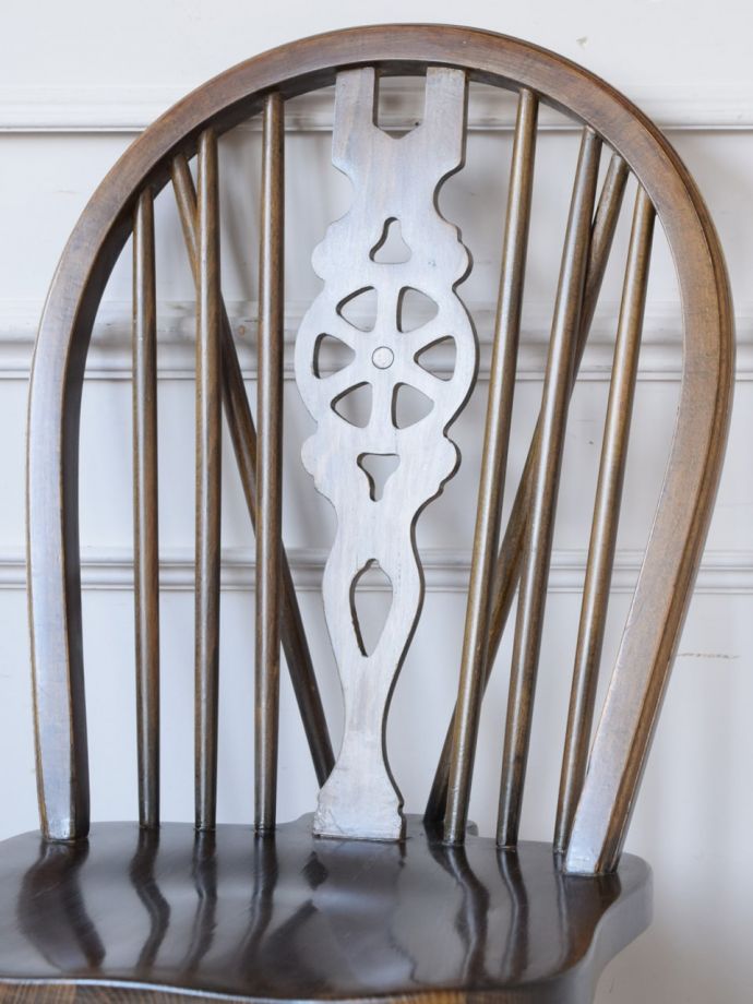 アンティークチェアの背もたれ