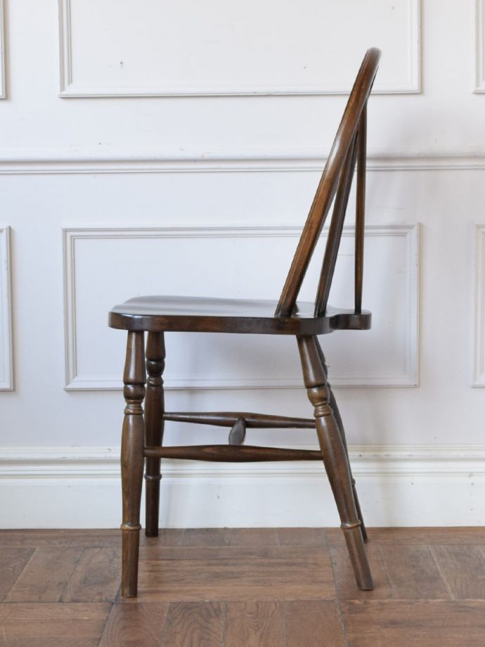 アンティークチェアの横顔