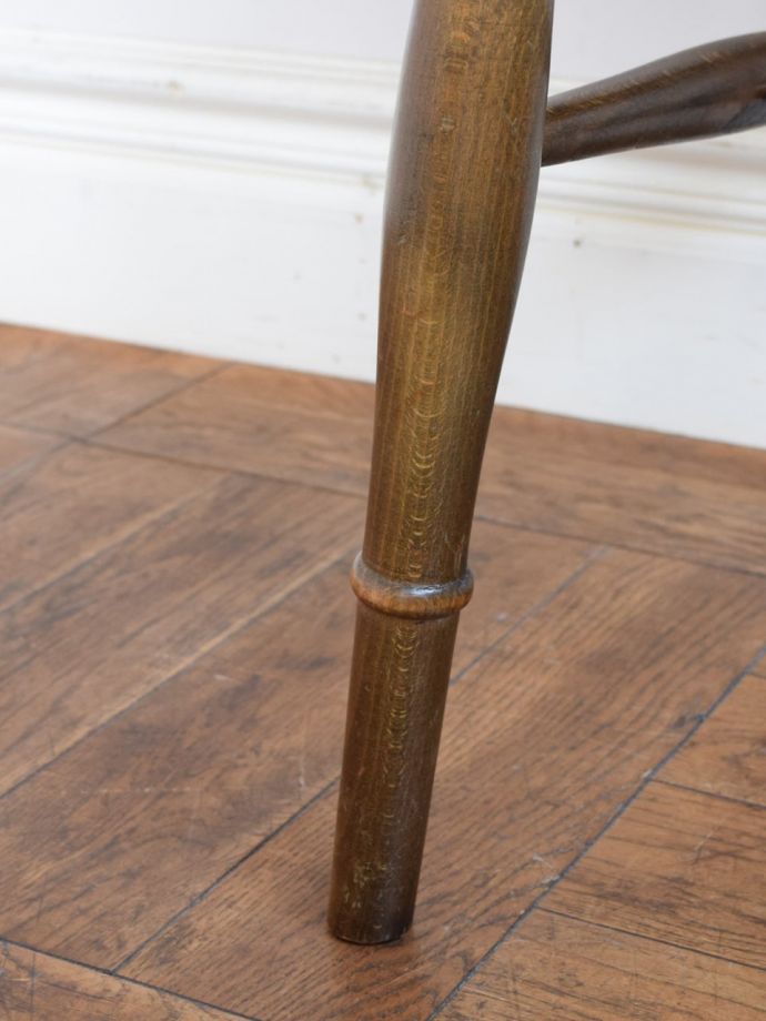 アンティークチェアの脚