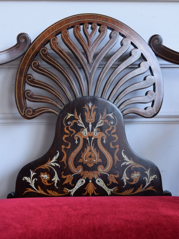 英国アンティークらしい装飾