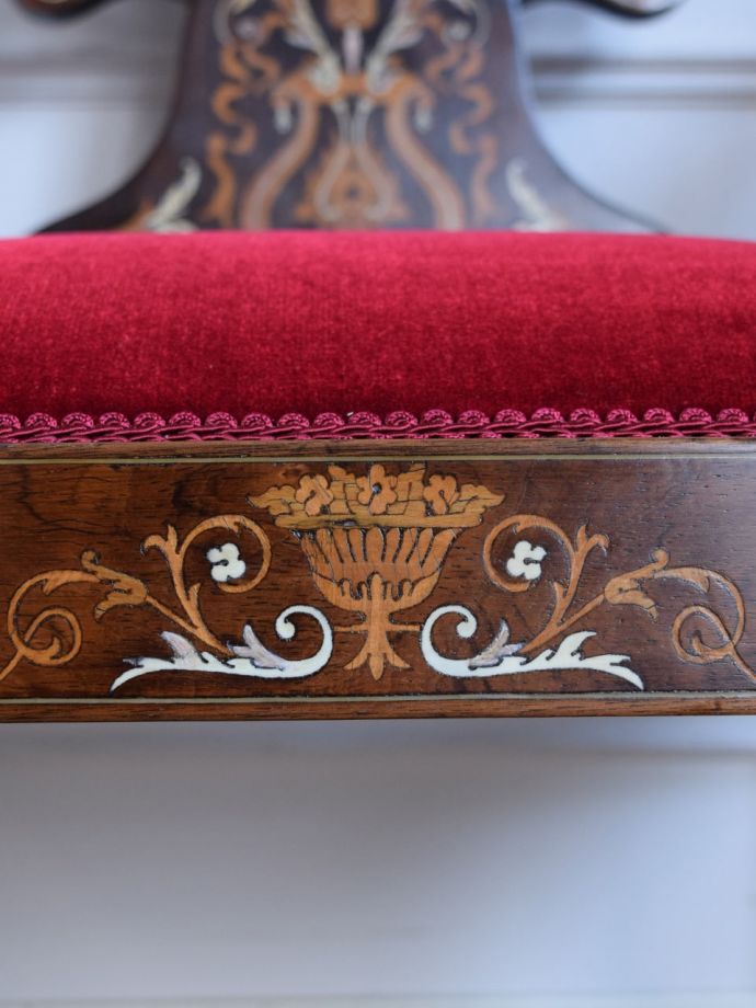 アンティークチェアの装飾