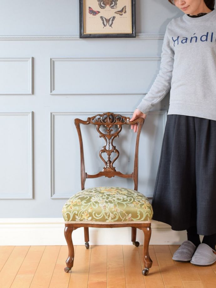 英国アンティークのサロンチェア