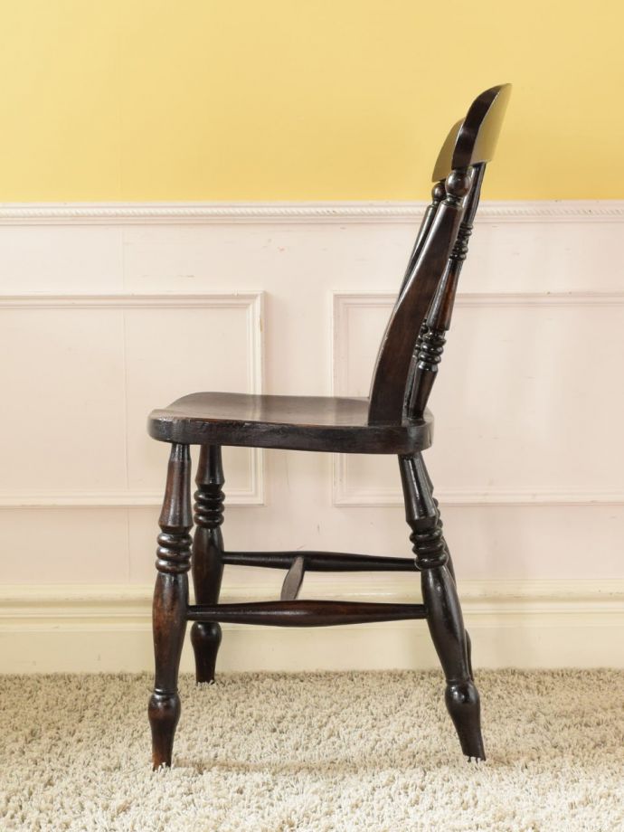 アンティークチェアの横顔