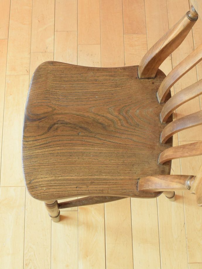 イギリスで見つけたアンティークの椅子、ナチュラル感漂うキッチン