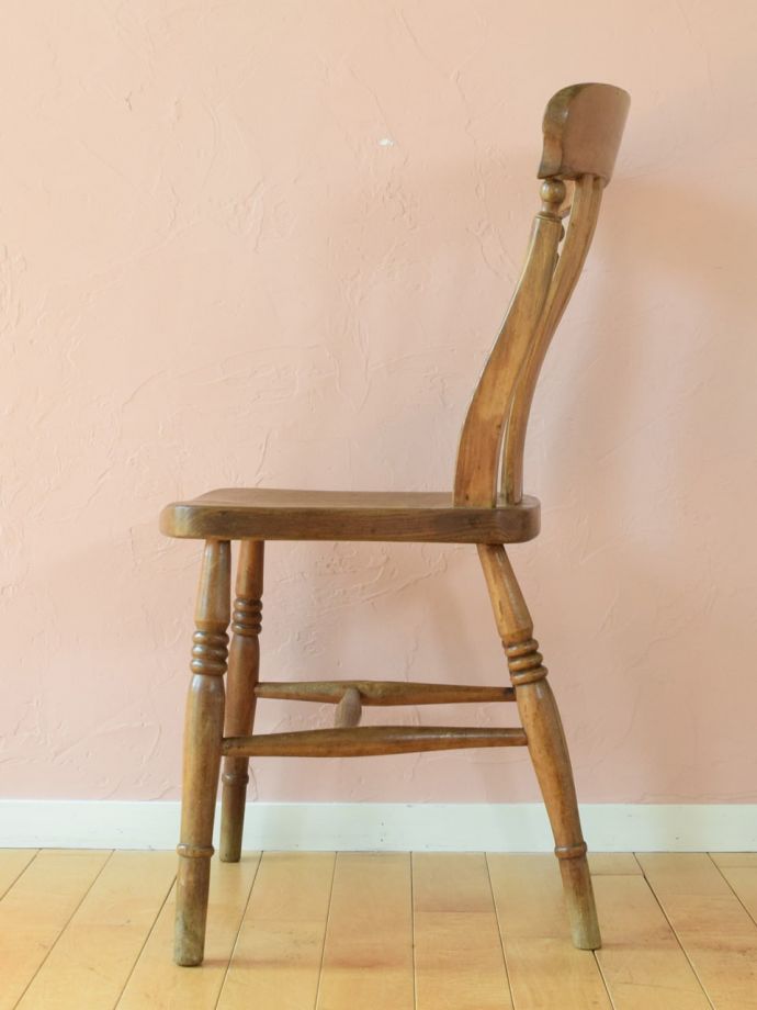 アンティークチェアの横顔