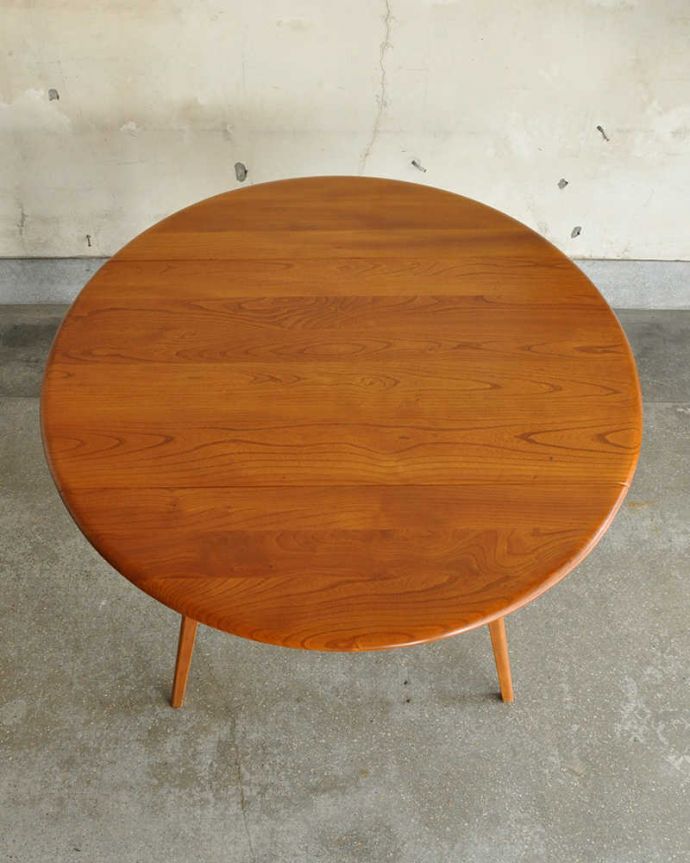 アーコールの家具　アンティーク家具　アーコール（ERCOL）のヴィンテージテーブル、北欧スタイルに似合うドロップリーフテーブル。やっぱり気になる天板の仕上げ方テーブルの主役はやっぱり天板。(k-1805-f)
