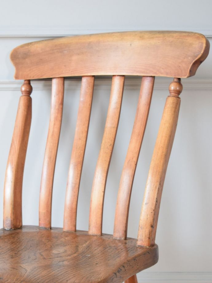 アンティークチェアの背もたれ