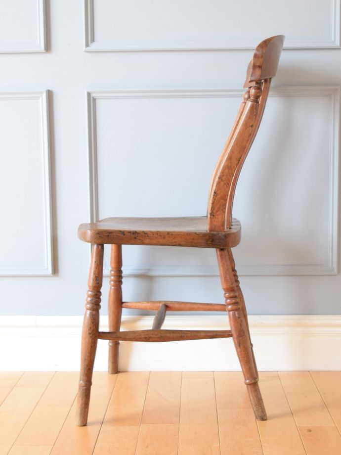 アンティークチェアの横顔