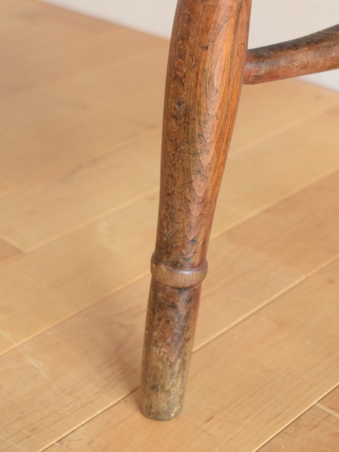 アンティークチェアの脚