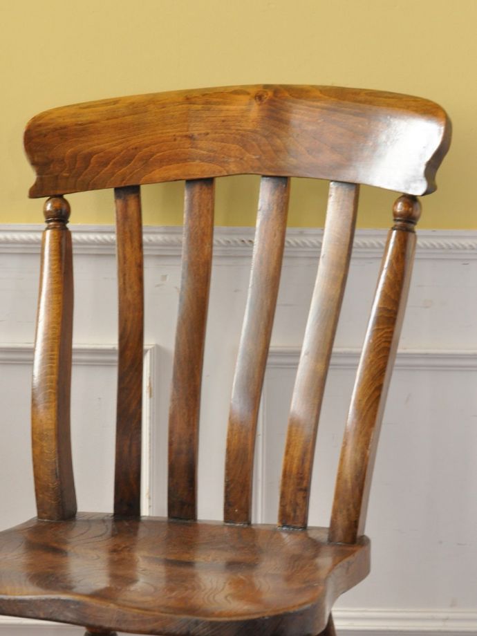 アンティークチェアの背もたれ