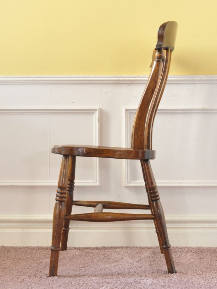 アンティークチェアの横顔